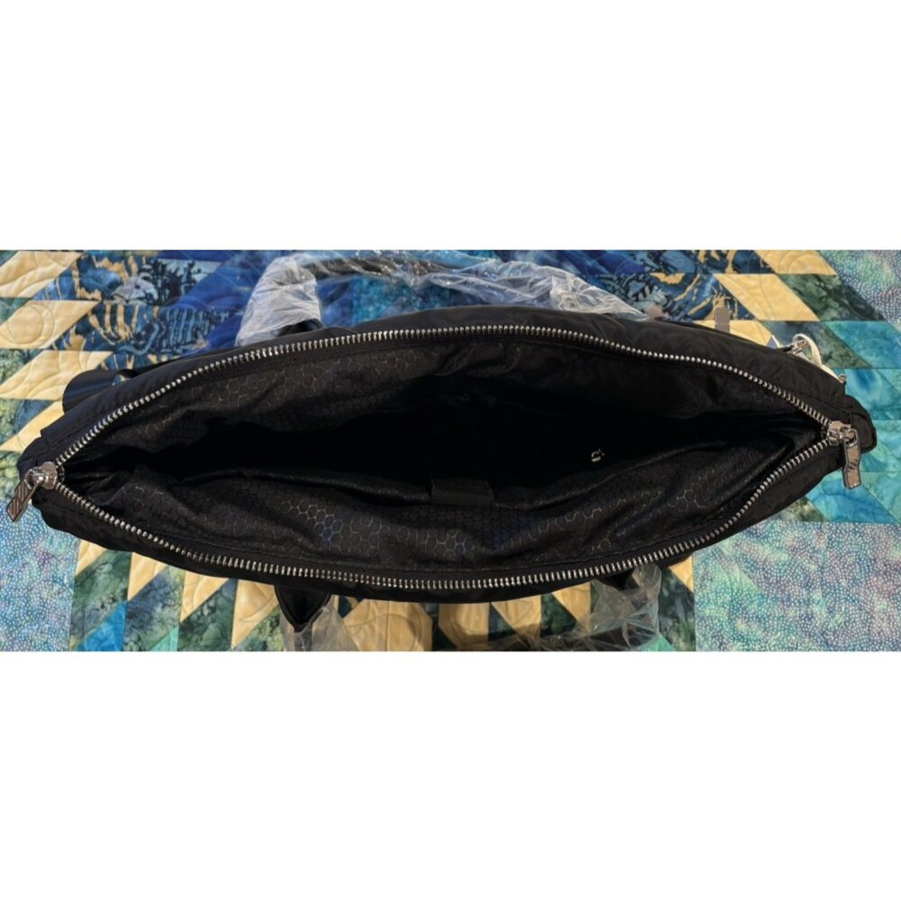 iPack Puffy Day Bag Tote Luggage Black Bag Travel Adjustable Strap & Pockets NEW - Picture 3 of 15